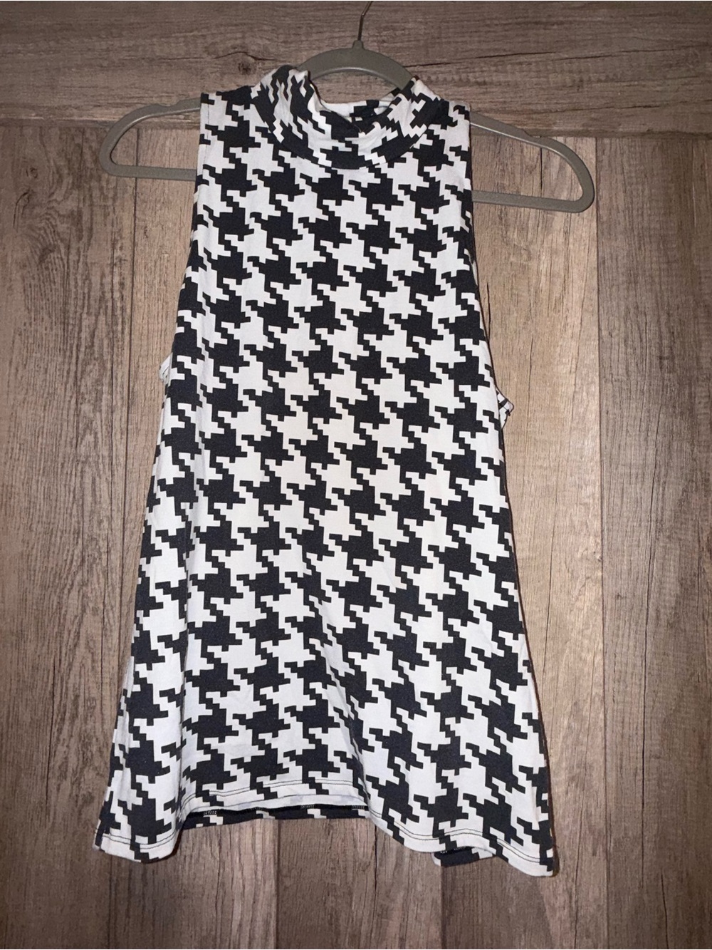 Black & White Houndstooth Mock neck sleeveless top